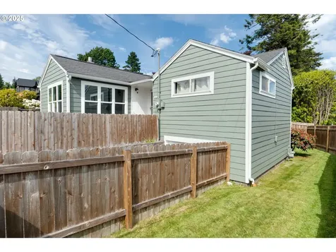 1858 5th Street Astoria OR 97103