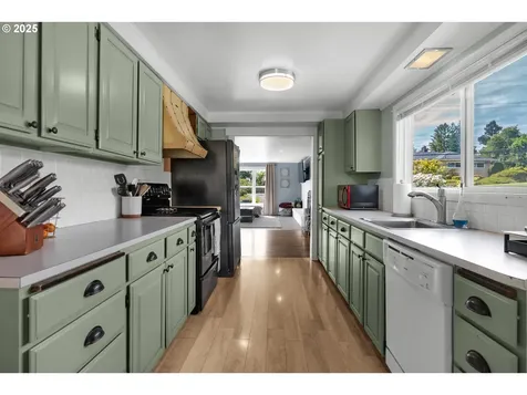 1858 5th Street Astoria OR 97103