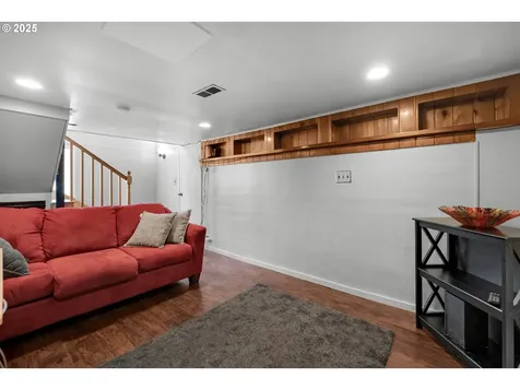 1858 5th Street Astoria OR 97103