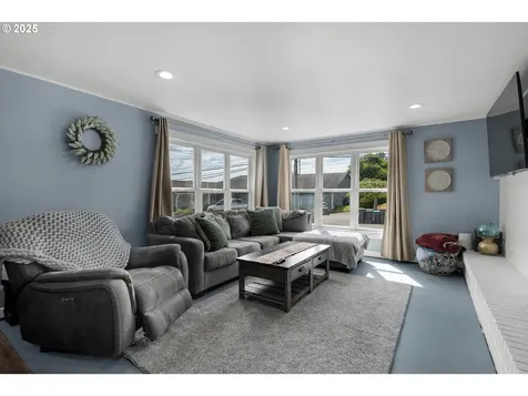 1858 5th Street Astoria OR 97103