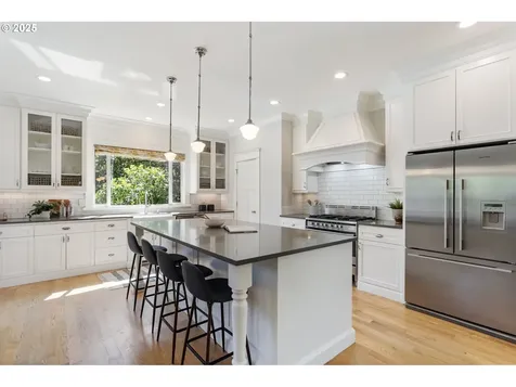 4126 N Colonial Avenue Portland OR 97217