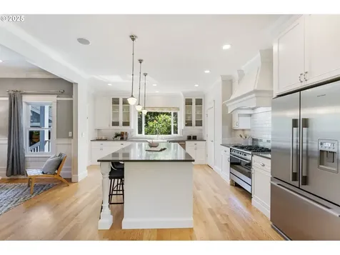 4126 N Colonial Avenue Portland OR 97217