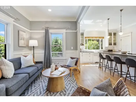 4126 N Colonial Avenue Portland OR 97217