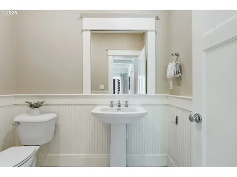 4126 N Colonial Avenue Portland OR 97217