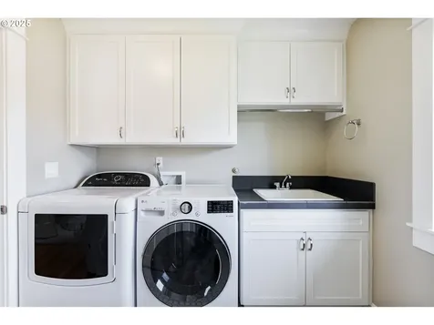 4126 N Colonial Avenue Portland OR 97217