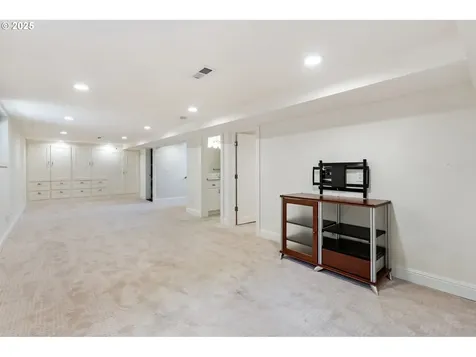 4126 N Colonial Avenue Portland OR 97217