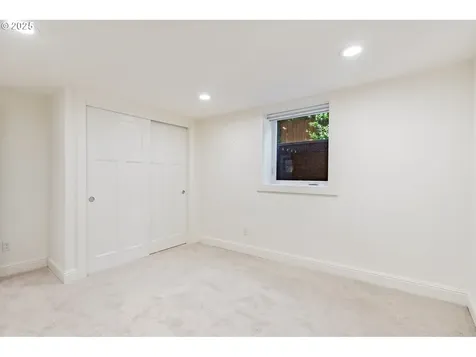 4126 N Colonial Avenue Portland OR 97217