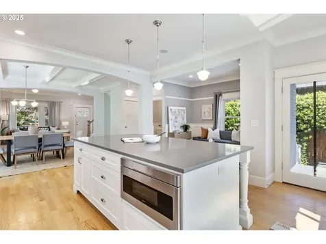 4126 N Colonial Avenue Portland OR 97217