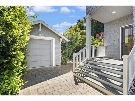4126 N Colonial Avenue Portland OR 97217