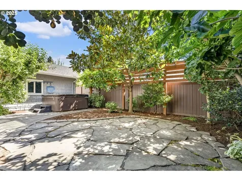 4126 N Colonial Avenue Portland OR 97217