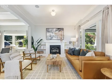 4126 N Colonial Avenue Portland OR 97217