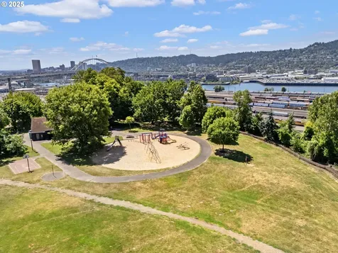 4126 N Colonial Avenue Portland OR 97217