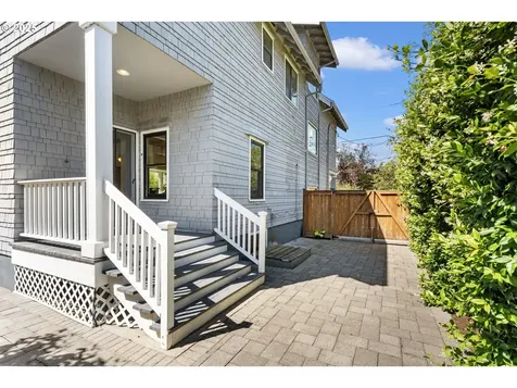 4126 N Colonial Avenue Portland OR 97217