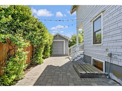4126 N Colonial Avenue Portland OR 97217