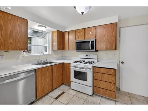 11037 SW 61st Avenue Portland OR 97219