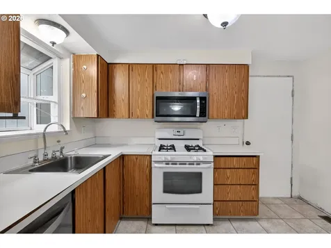 11037 SW 61st Avenue Portland OR 97219