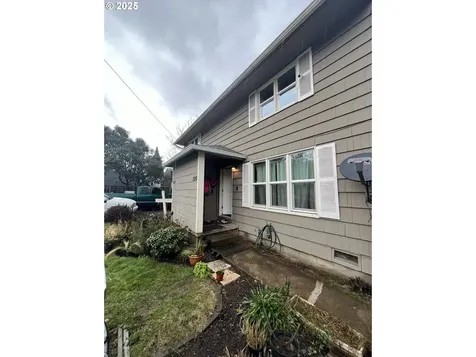 3208 E 17th Street Vancouver WA 98661