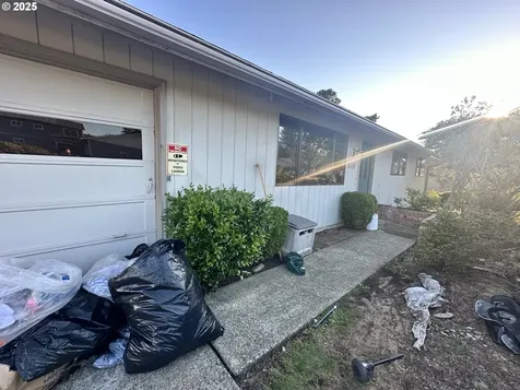 2589 14th Street North Bend OR 97459