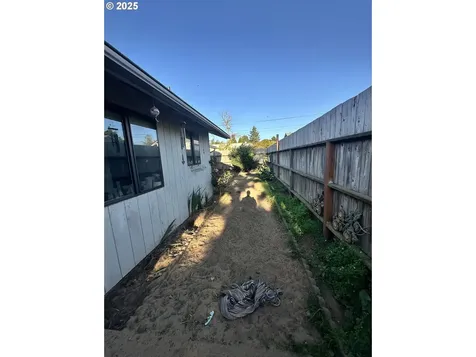 2589 14th Street North Bend OR 97459