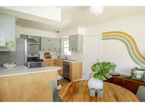 12105 NE Stanton Street Portland OR 97220