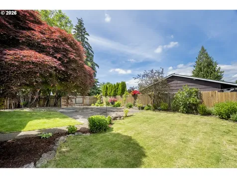 12105 NE Stanton Street Portland OR 97220