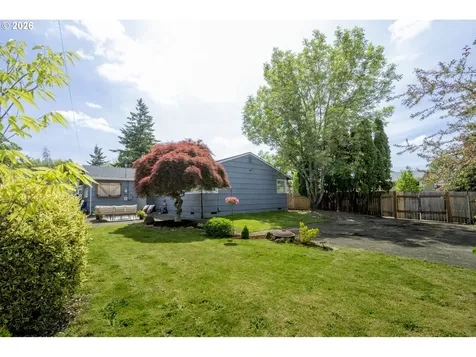 12105 NE Stanton Street Portland OR 97220