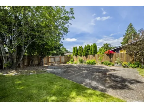 12105 NE Stanton Street Portland OR 97220