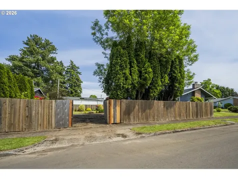 12105 NE Stanton Street Portland OR 97220