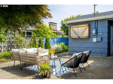 12105 NE Stanton Street Portland OR 97220