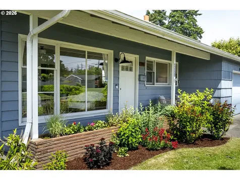 12105 NE Stanton Street Portland OR 97220