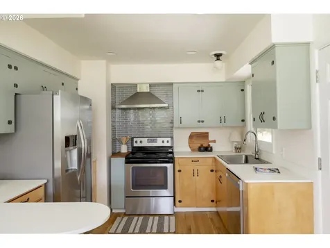 12105 NE Stanton Street Portland OR 97220