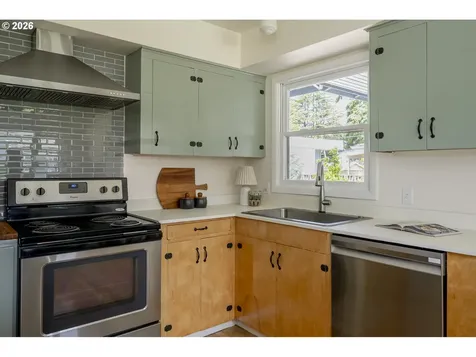 12105 NE Stanton Street Portland OR 97220