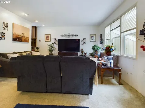 1879 Lexington Circle SE Salem OR 97306