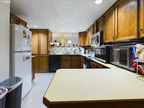 1879 Lexington Circle SE Salem OR 97306