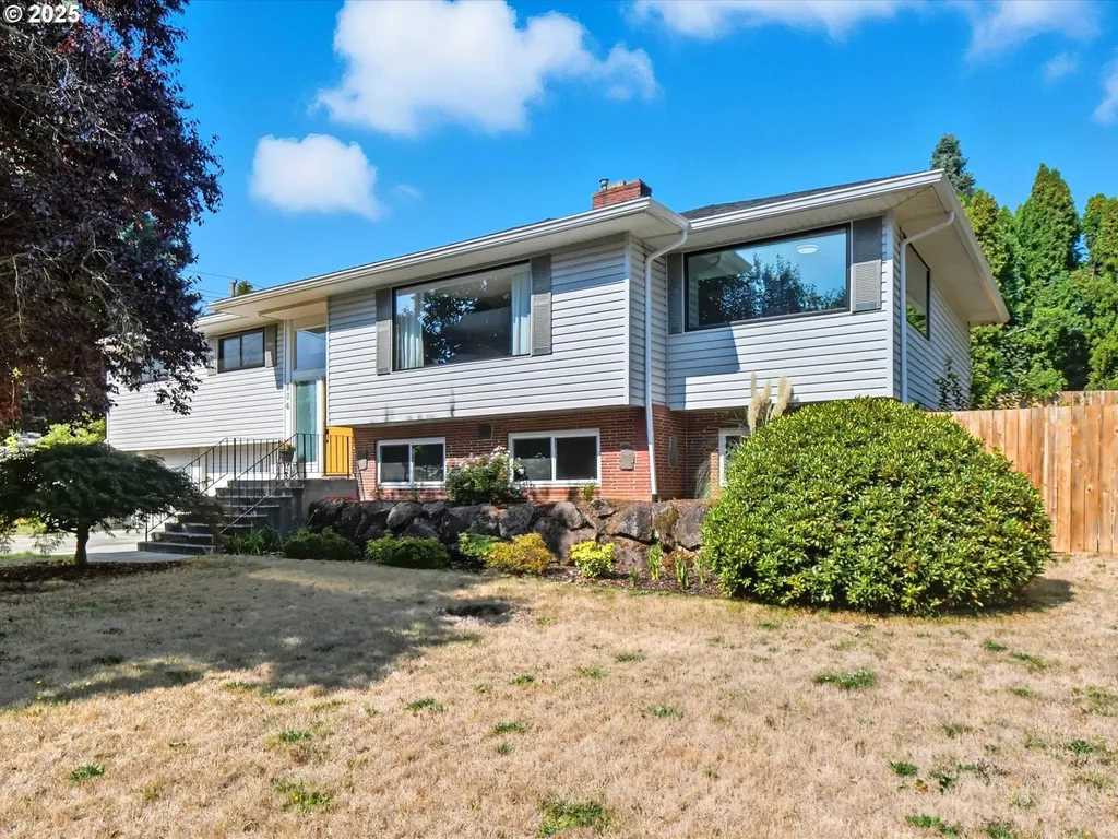 806 NW 94th Street Vancouver WA 98665
