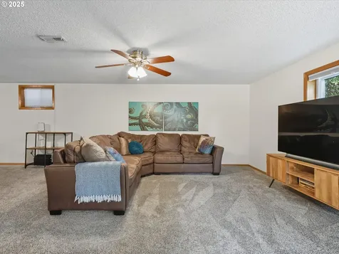 806 NW 94th Street Vancouver WA 98665