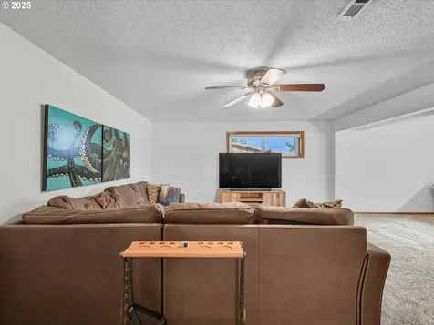 806 NW 94th Street Vancouver WA 98665