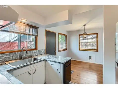 704 E 29th Street Vancouver WA 98663