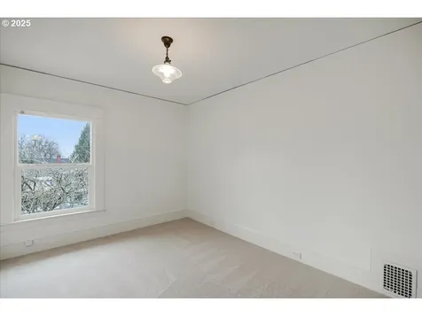 1106 SE 50th Avenue Portland OR 97215