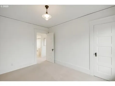1106 SE 50th Avenue Portland OR 97215