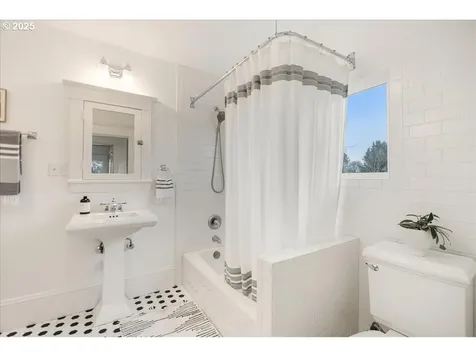 1106 SE 50th Avenue Portland OR 97215