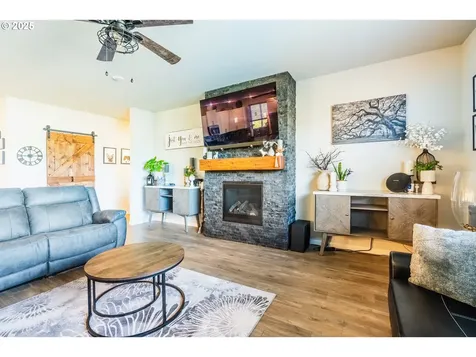 1053 S Vine Street Canby OR 97013