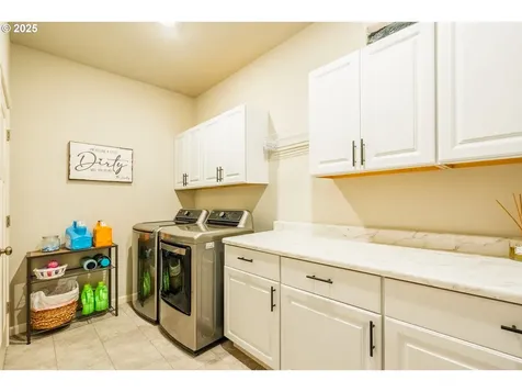 1053 S Vine Street Canby OR 97013