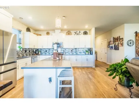 1053 S Vine Street Canby OR 97013