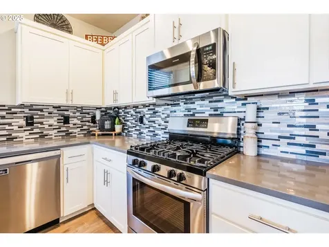 1053 S Vine Street Canby OR 97013