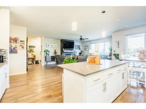 1053 S Vine Street Canby OR 97013