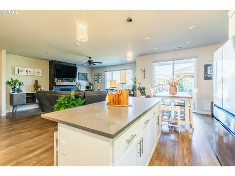 1053 S Vine Street Canby OR 97013