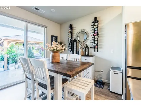 1053 S Vine Street Canby OR 97013