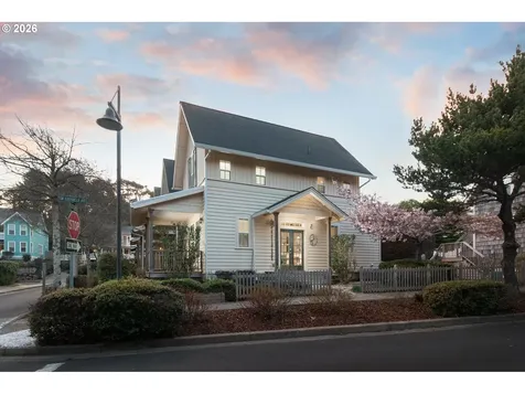 617 SW 27th Way Lincoln City OR 97367