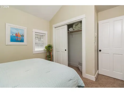 617 SW 27th Way Lincoln City OR 97367